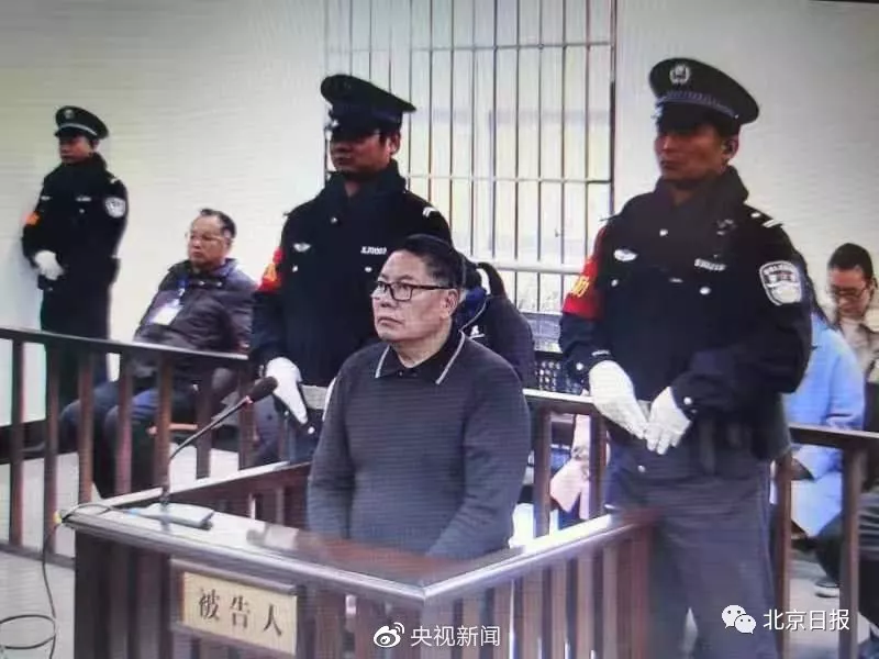 孙小果继父李桥忠一审宣判现场(央视记者 张岗拍摄)