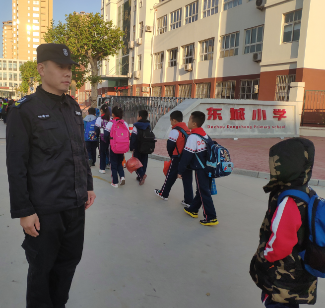 德州东城小学学生家长邱玉辉——守护学生安全的"保安叔叔"|德州云