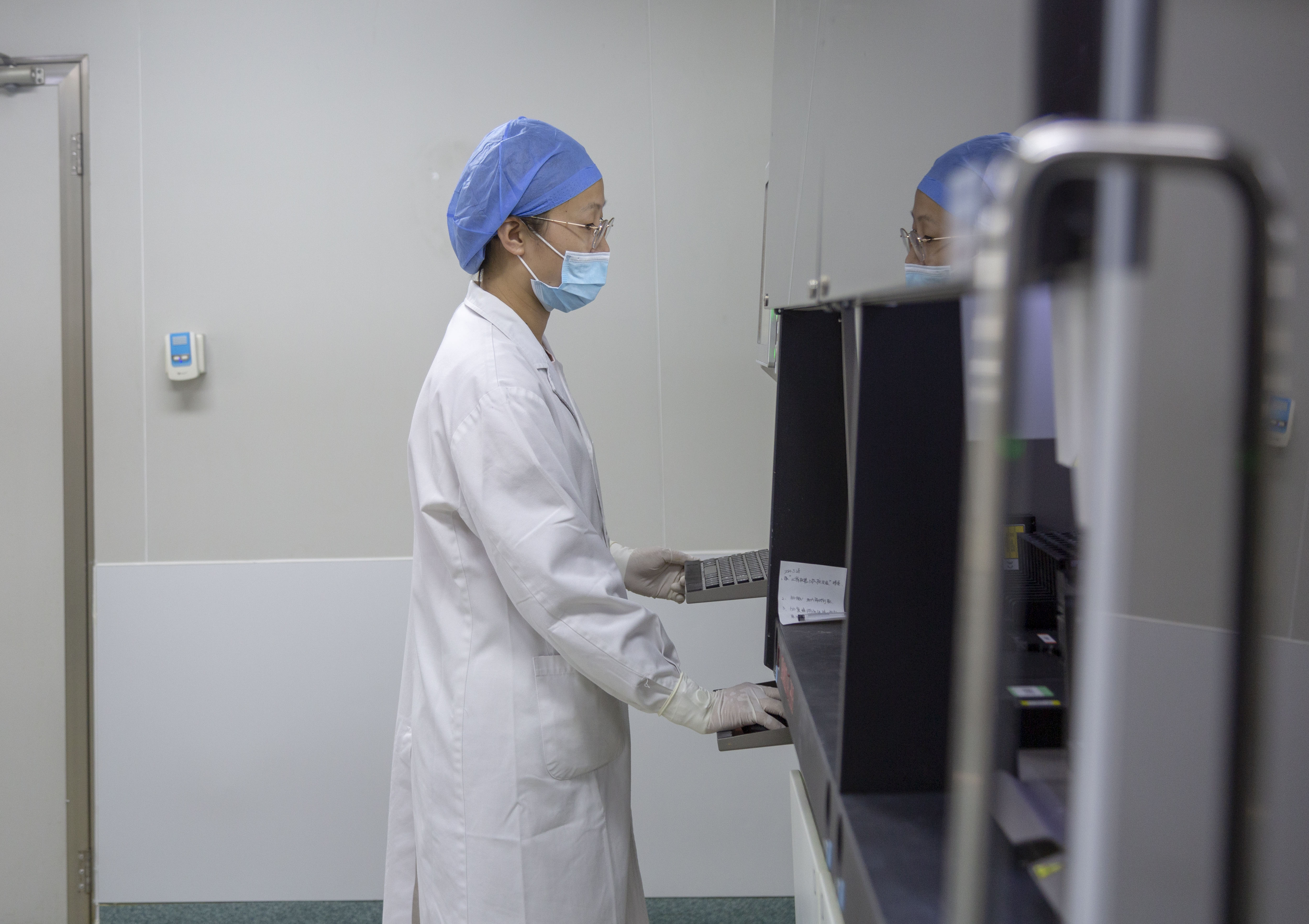 以及122个乡镇,献血服务科的工作人员们平均每天要接待近百名献血者