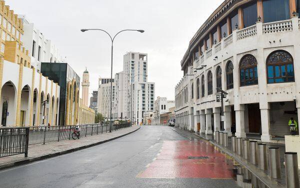 这是4月13日在卡塔尔多哈拍摄的空旷的街道.(新华社)