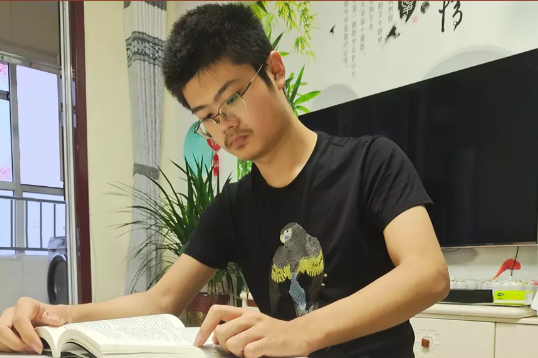 季成坤 毕业学校:德州二中 录取院校及专业:清华大学核工程与核技术