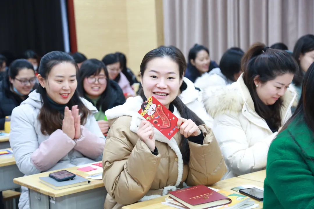 明誠學校班主任收到開學紅包禮德州雲德州晚報全媒體