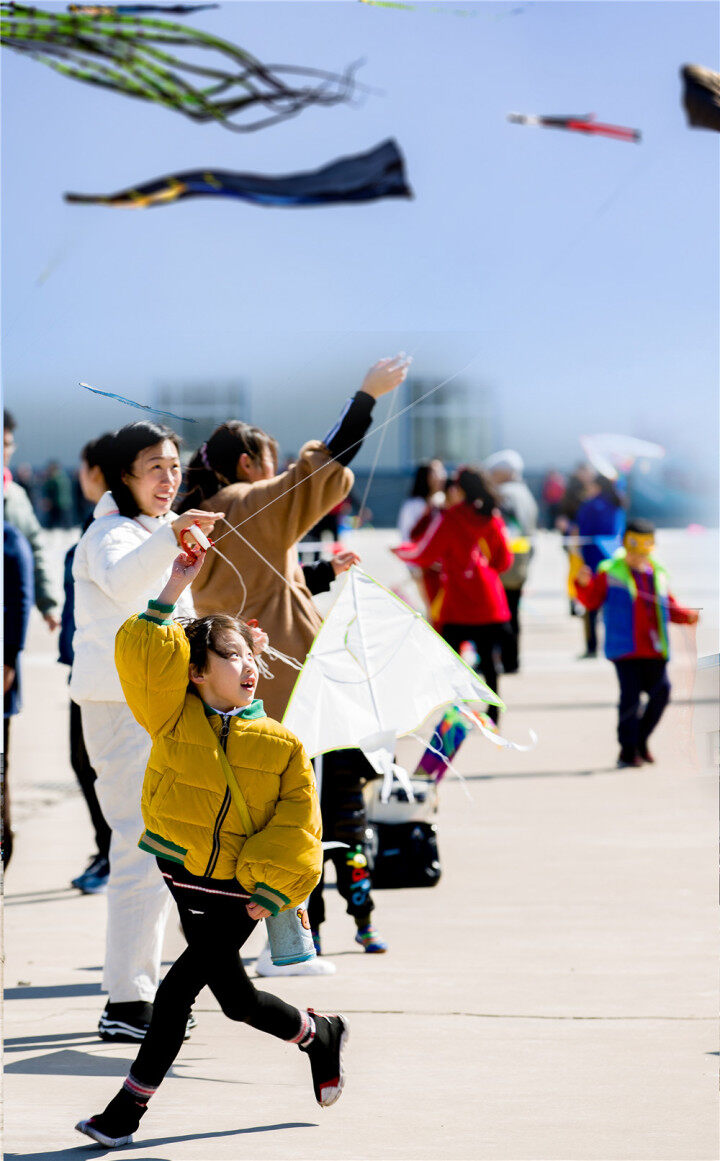 广大市民可通过短信报名的方式参与免费领取风筝现场参与放飞.