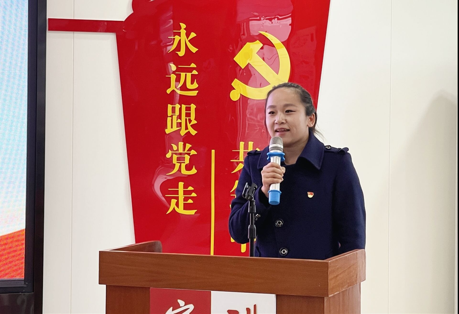 德州经开区办公室(党群工作部)工作人员孙蕊带来《天安门前的无声告白