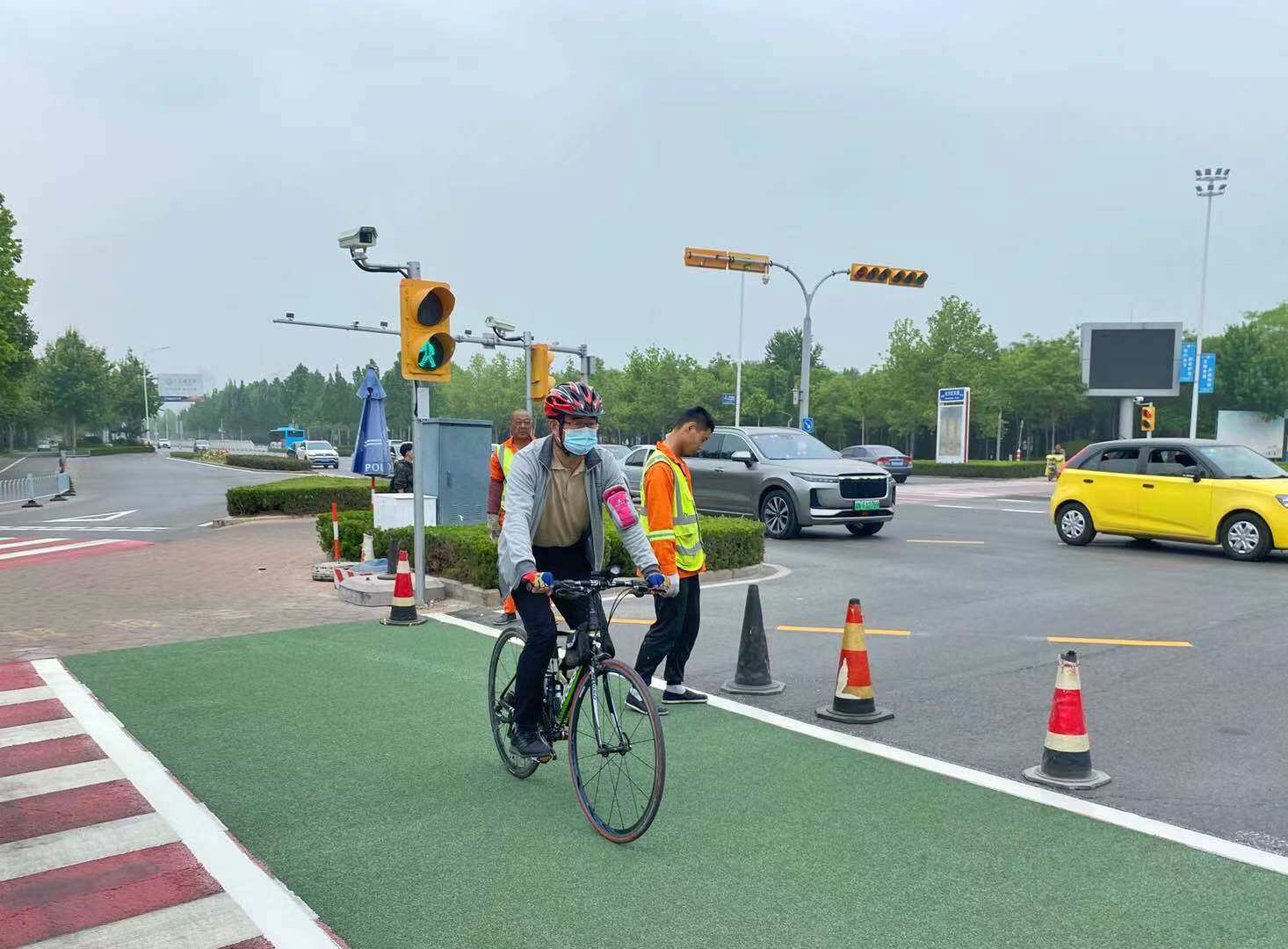 德州东方红路与长河大道路口首现非机动车左转弯引导线 |德州云-德州