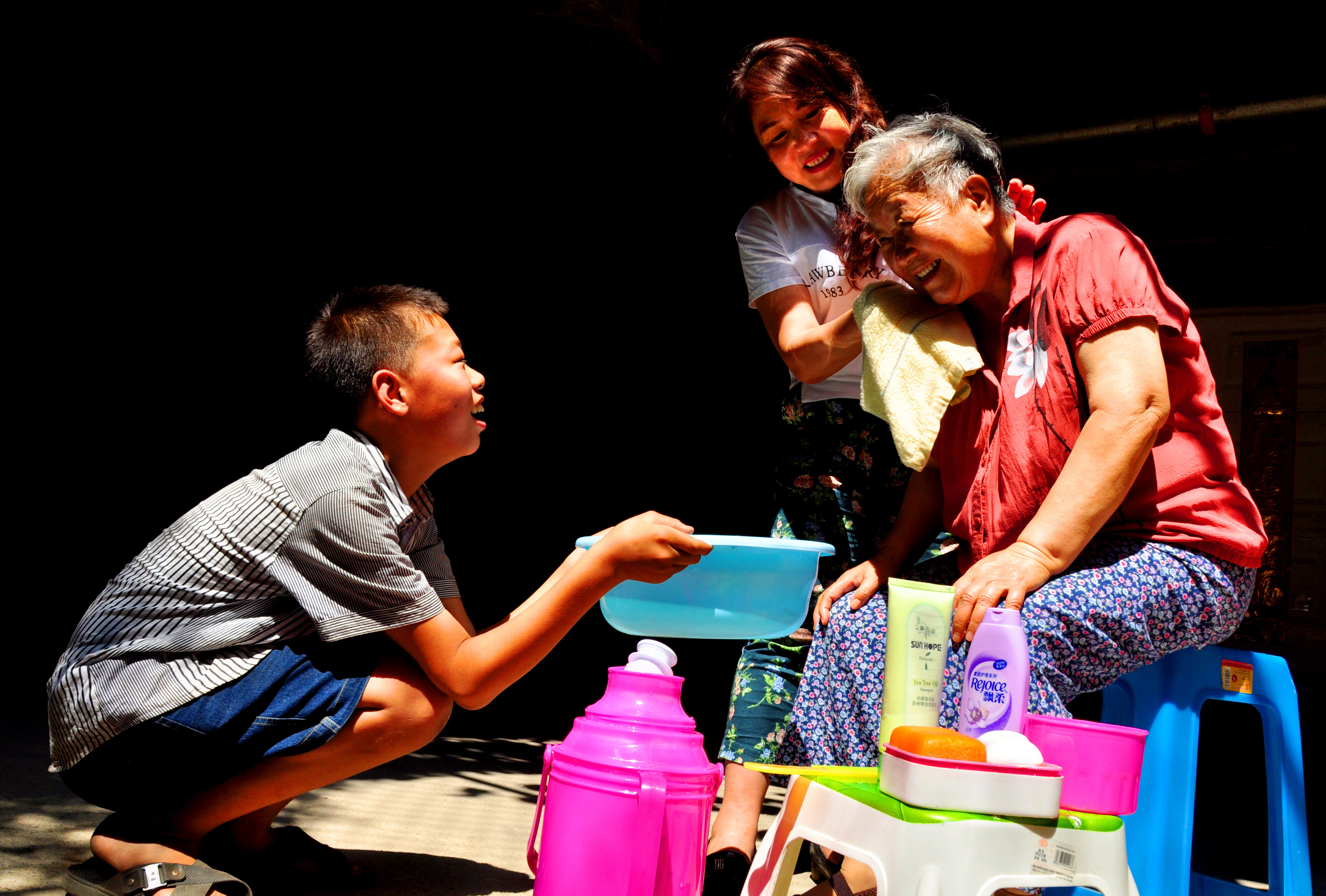 "颐享国际杯"孝道主题摄影大赛颁奖 近千幅作品记录