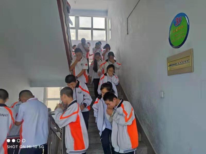 强化常态演练 共筑安全防线 ——陵城区第五中学开展消防应急疏散演练