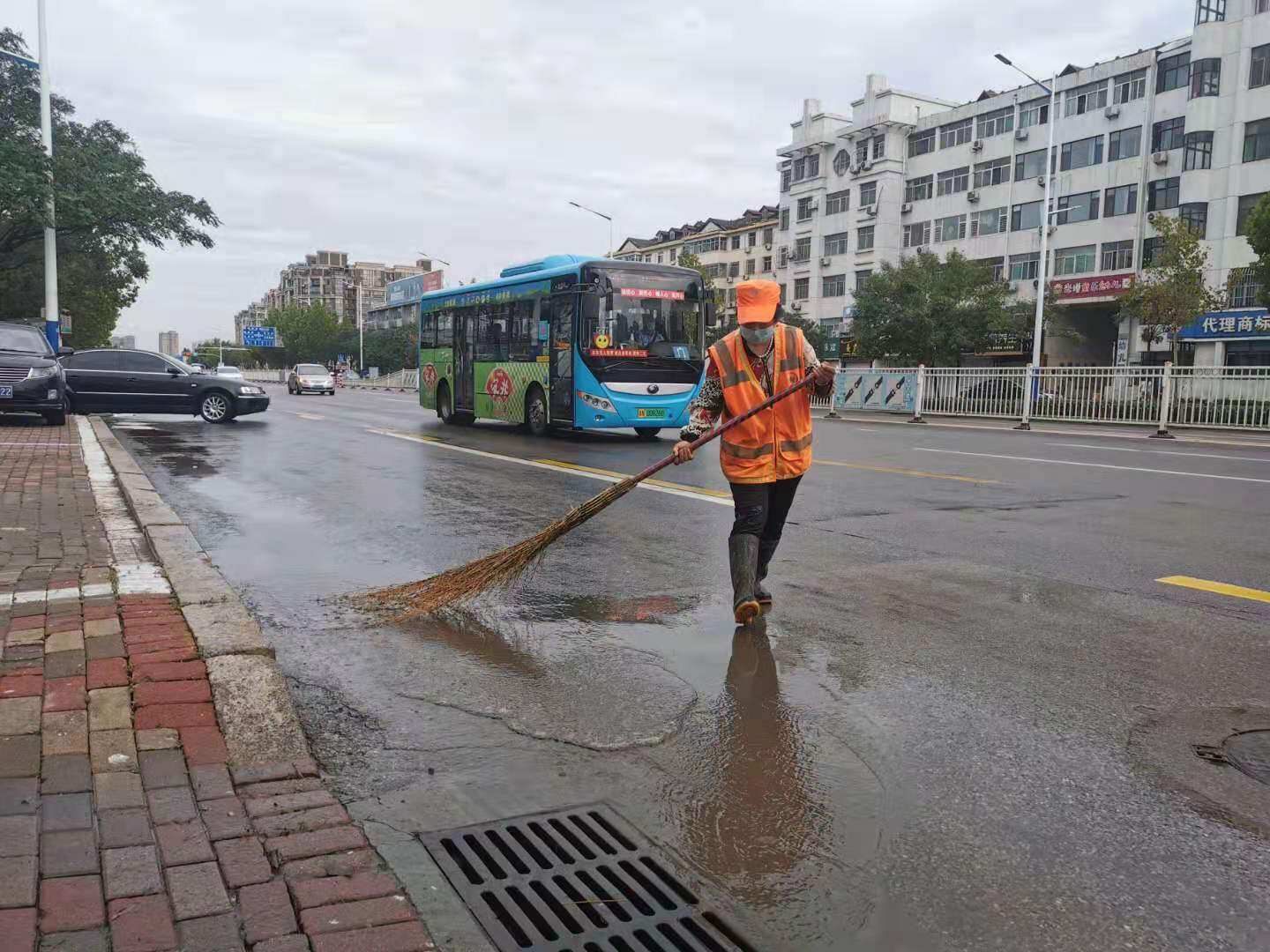 暴雨過後,德州3000餘環衛工人全員上崗|德州雲-德州晚報全媒體