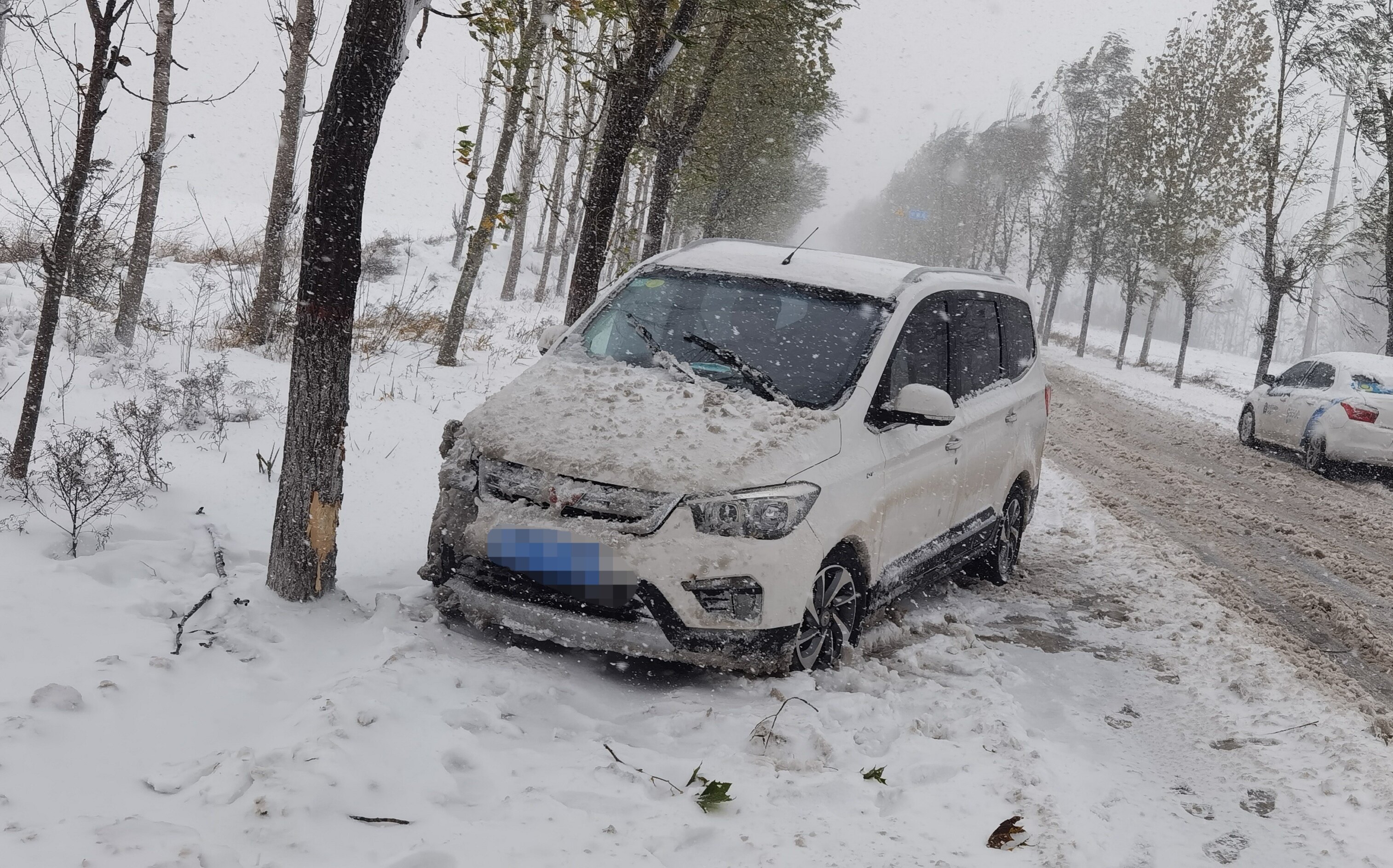 大雪天德州车辆出险业务量增加3倍救援师傅很忙碌德州云德州晚报全