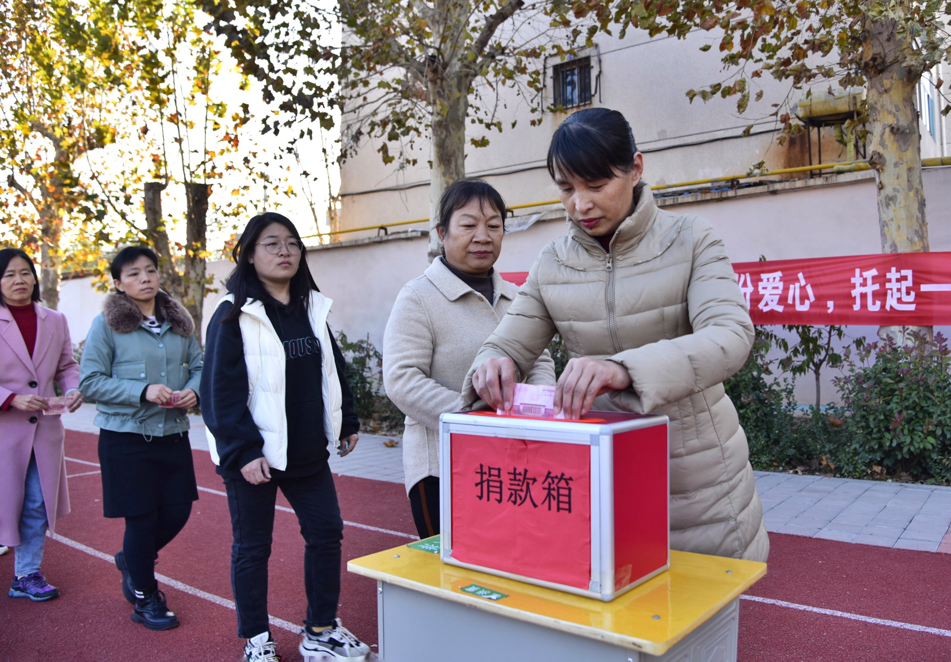 德州10岁女孩急筹救命钱千余名同学爱心捐款3万余元德州云德州晚报全