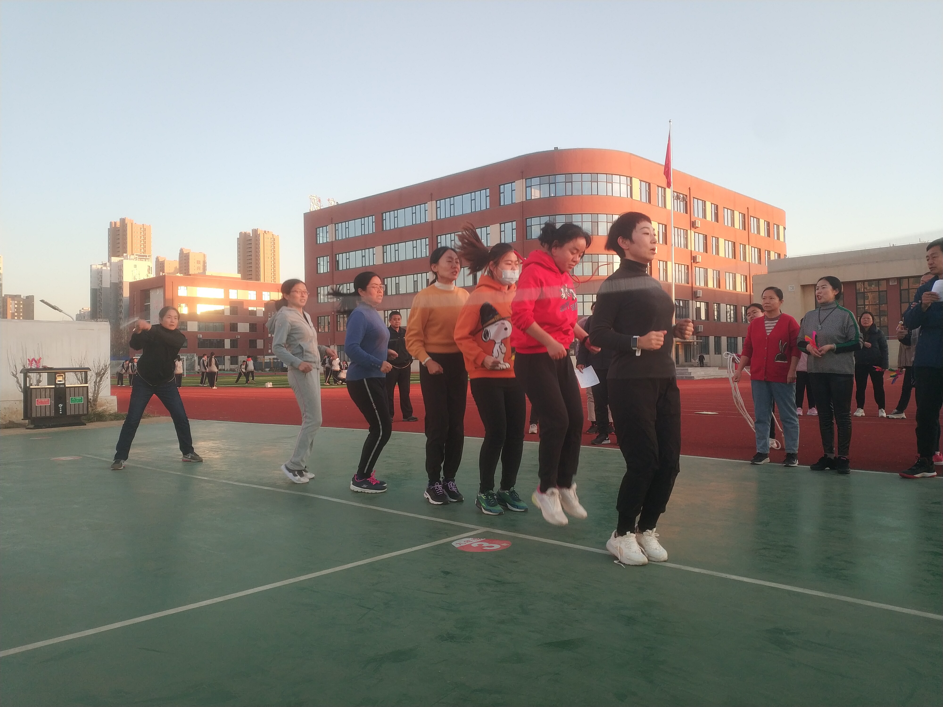和谐四中共赢健康德州四中开展教职工趣味运动会德州云德州晚报全媒体