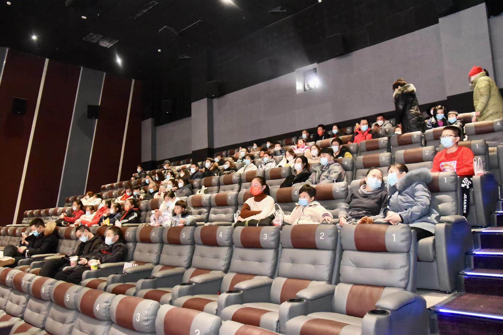 春节档贺岁片火爆德州各大影院观影有序德州云德州晚报全媒体