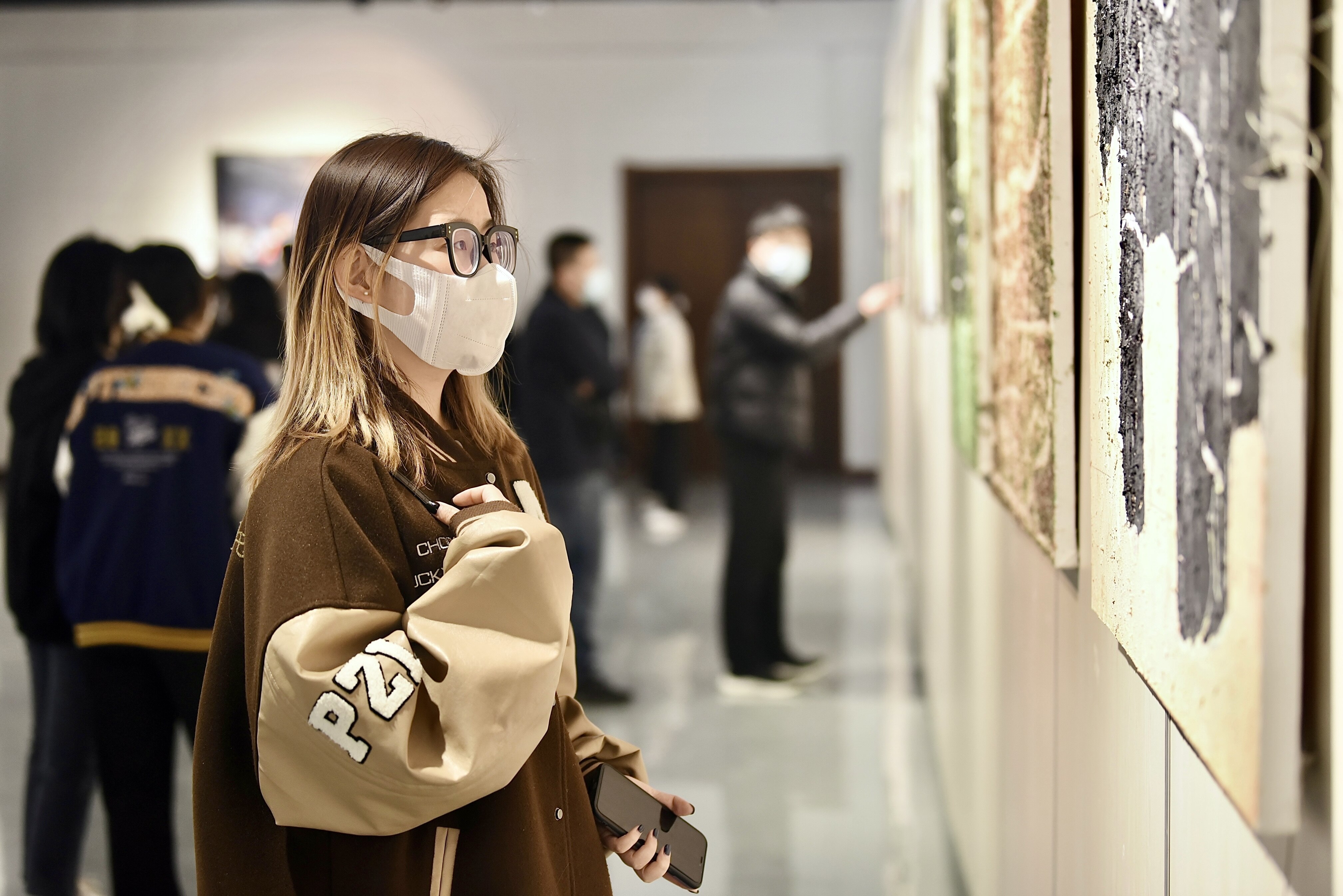 文化进万家德州市美术馆举办德州学院美术学院师生油画作品展德州云