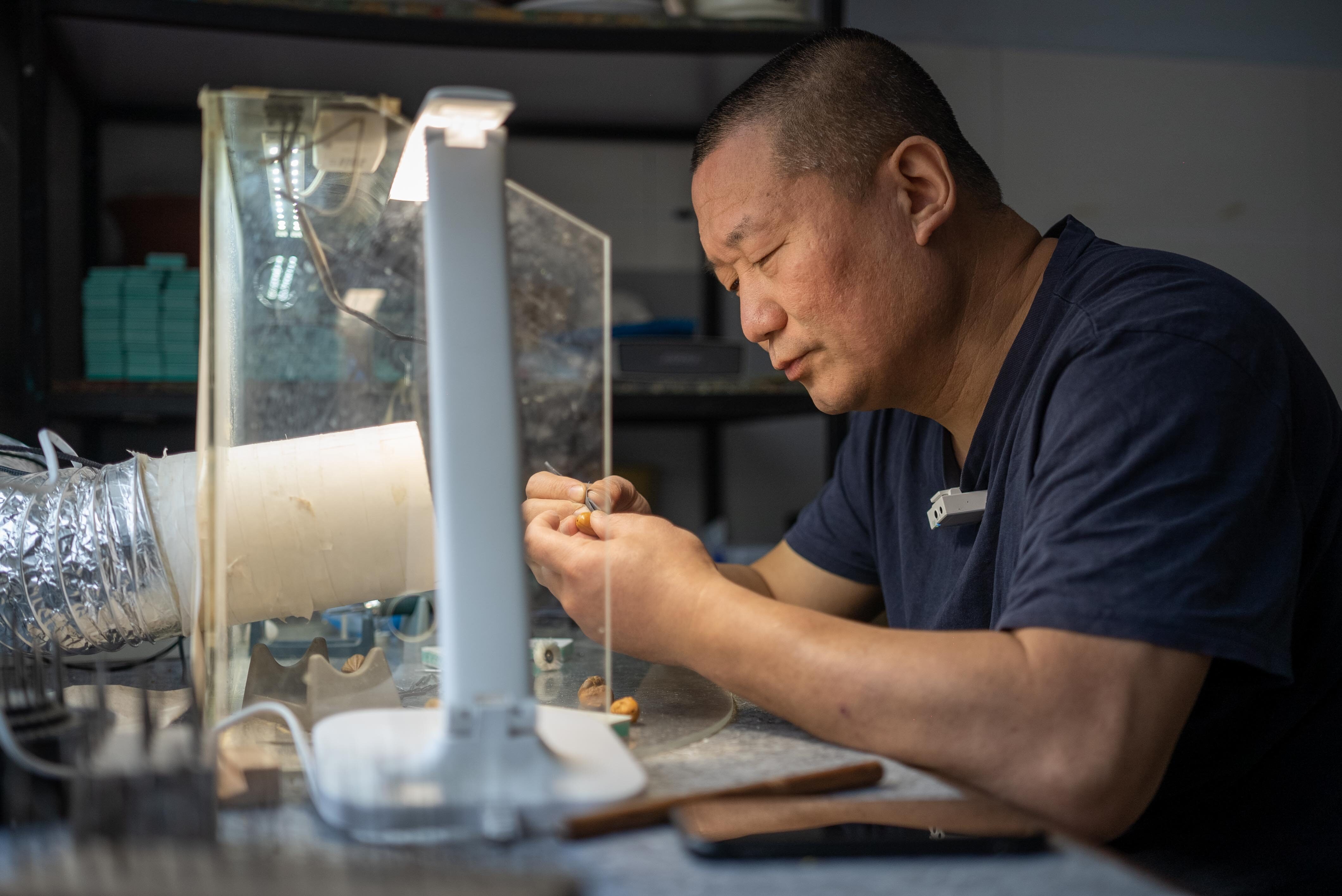 德州手造核雕匠人刘铁成刀尖在方寸之间舞蹈腐朽与神奇对调德州云德州