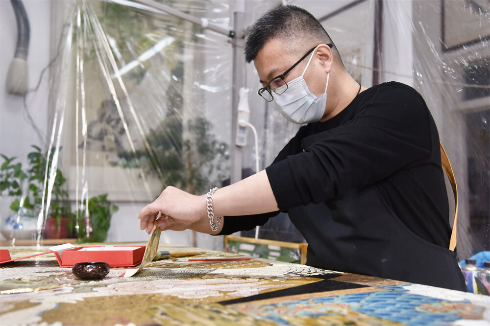 德州手造漆画传承人姚向东用漆画技艺描绘漆彩世界德州云德州晚报全