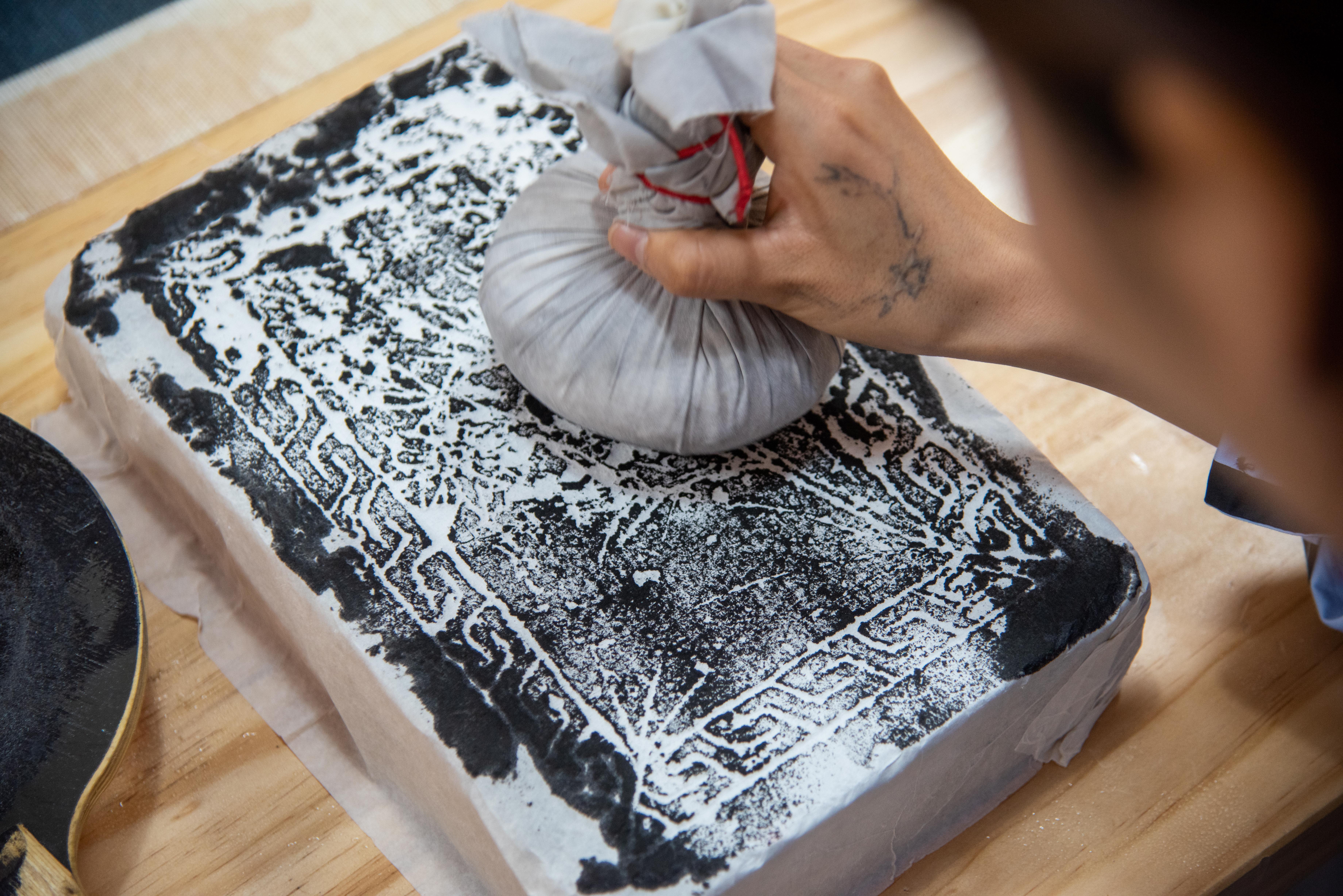 德州手造传拓千两黄金那购得白纸黑墨拓传承德州云德州晚报全媒体