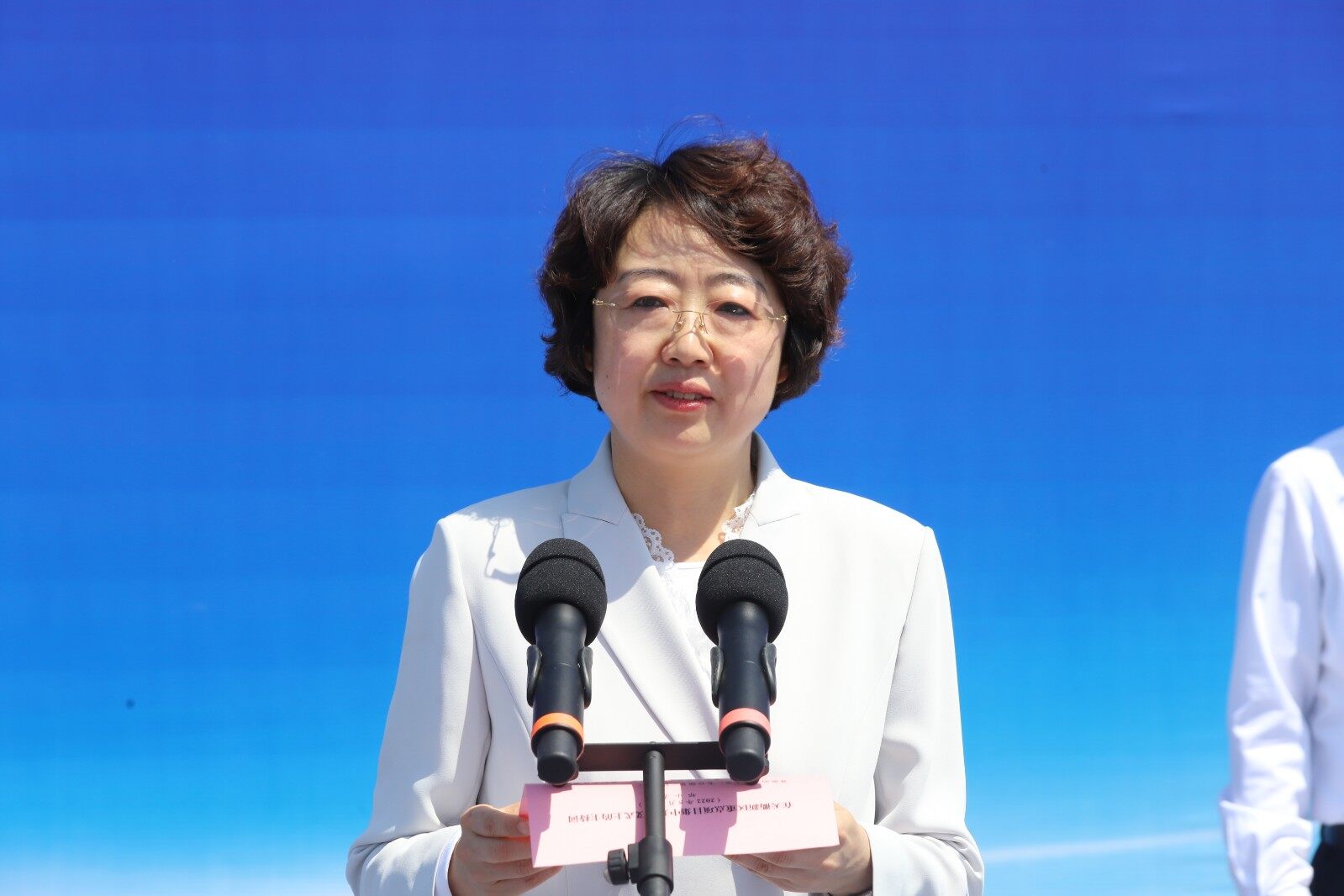 德州市委常委,宣传部部长,天衢新区筹建指挥部指挥长祁小青主持开工