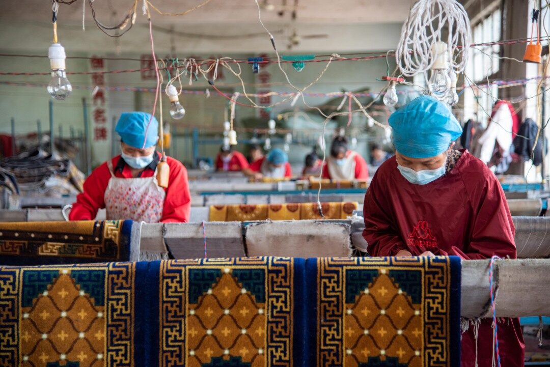 德州手造武城传统手工打结地毯十一道工序细做软黄金德州云德州晚报全