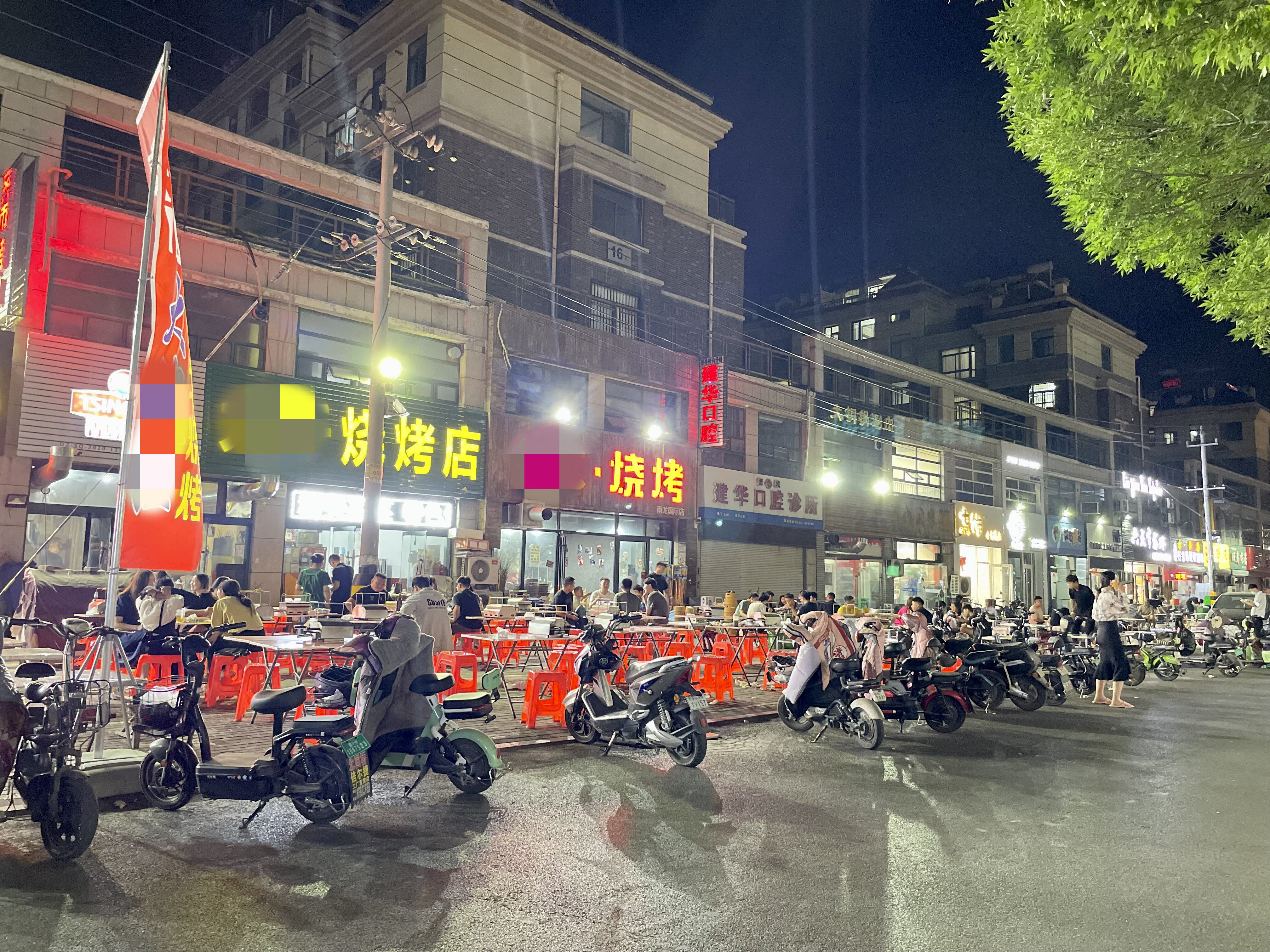 热线深夜街边喧哗声不断烧烤摊扰民何时休德州云德州晚报全媒体