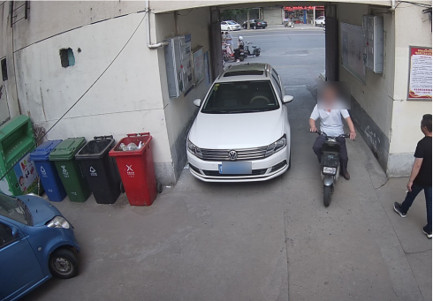 曝光德州这20人骑电动车不佩戴头盔被小区监控抓拍德州云德州晚报全