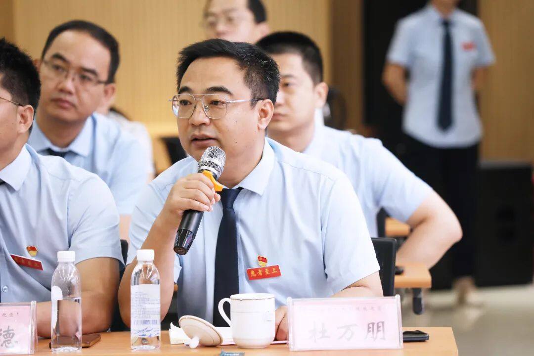 杜万朋.jpg