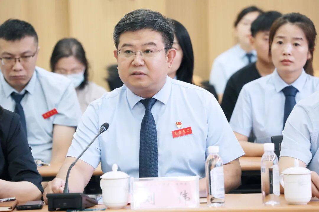 刘伟书记3.jpg