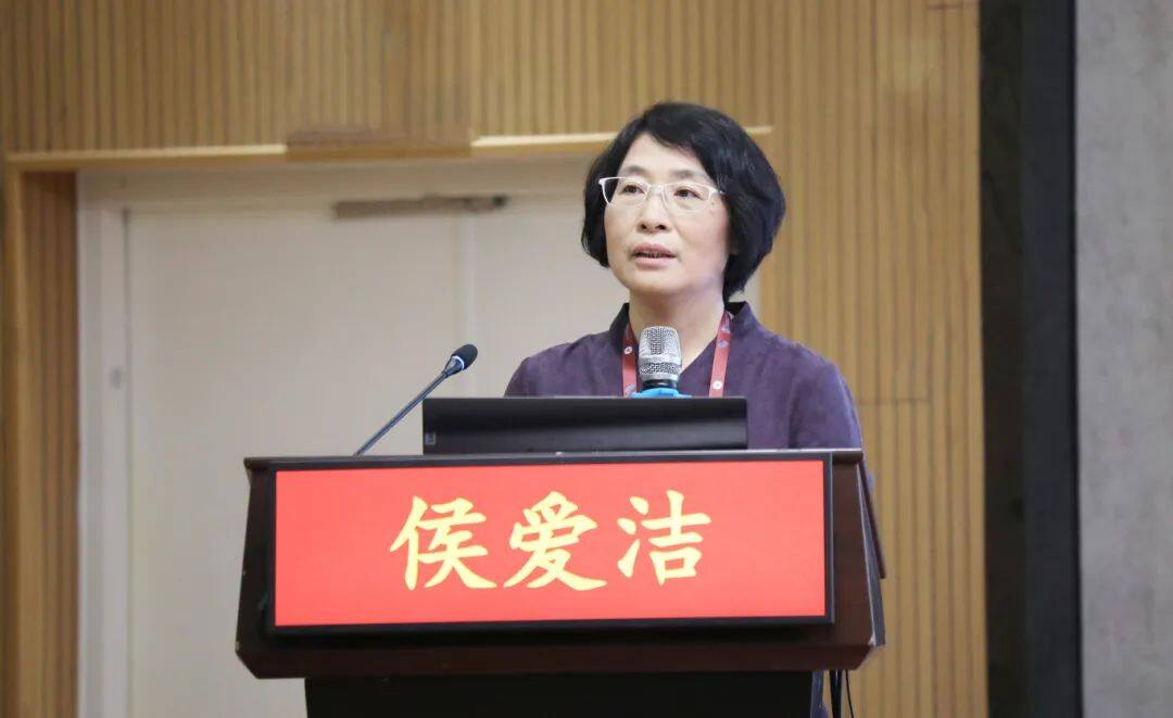 侯爱洁4.jpg