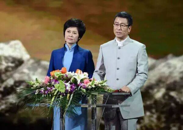 【感动中国】2015十大人物事迹及颁奖词 ，经典素材，收藏必看！